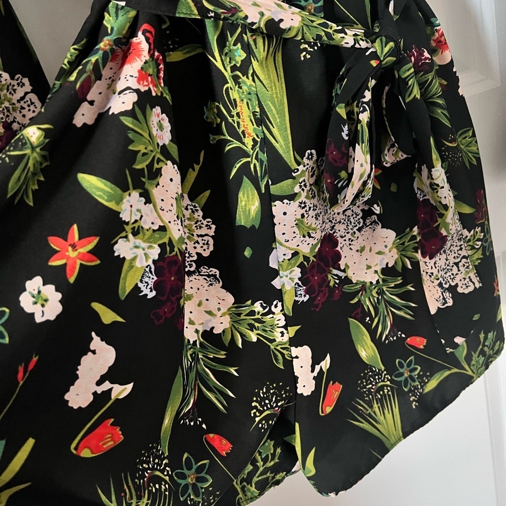 Floral Satin Long Sleeve Romper Size 10 - Picture 8 of 11